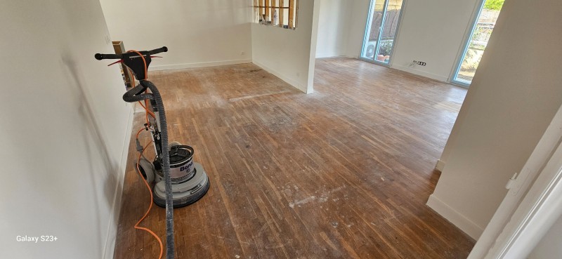 Rénovation de parquet massif avec vitrification sur Bordeaux Métropole..